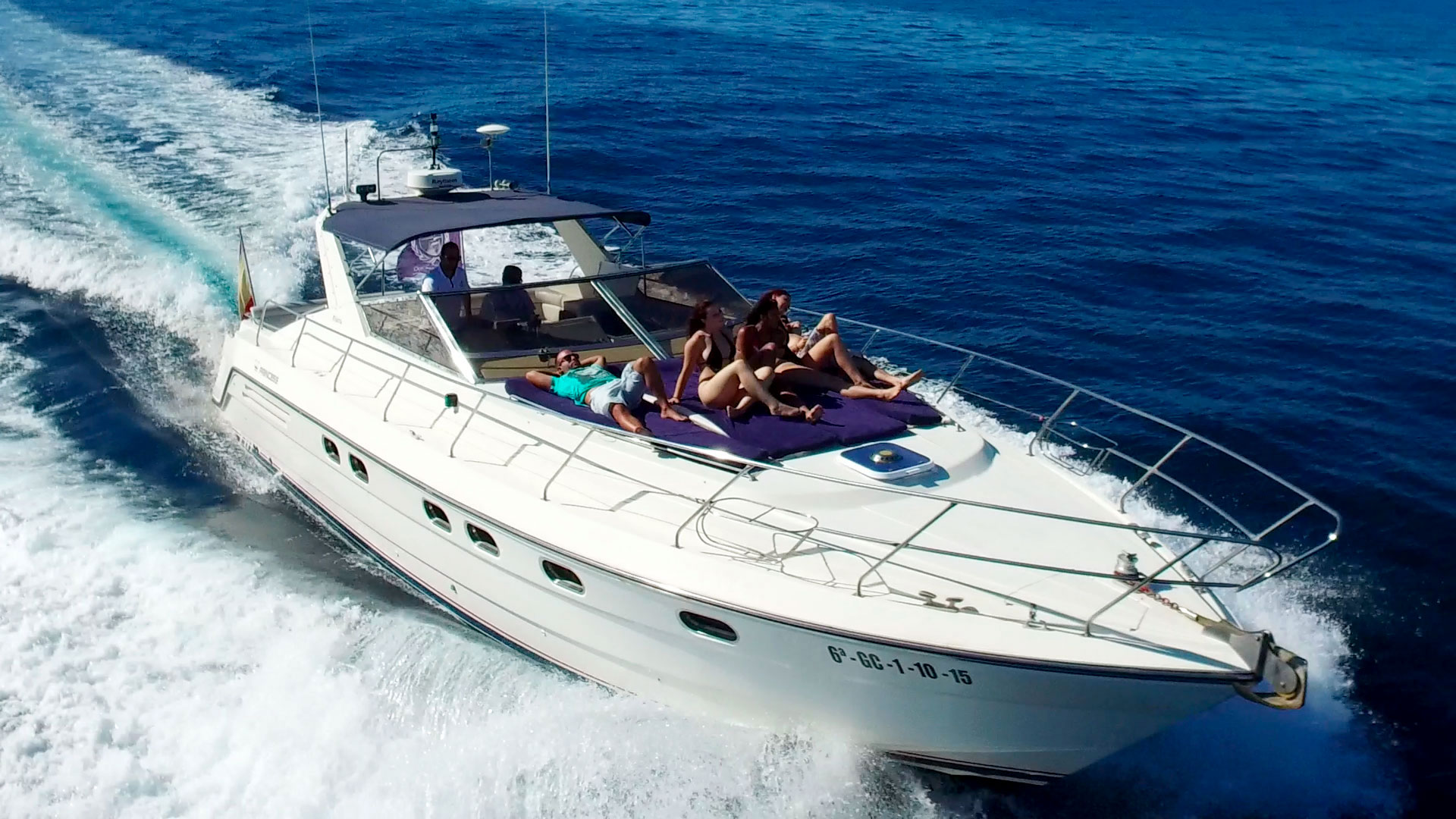 Private Yacht only reduced groups
